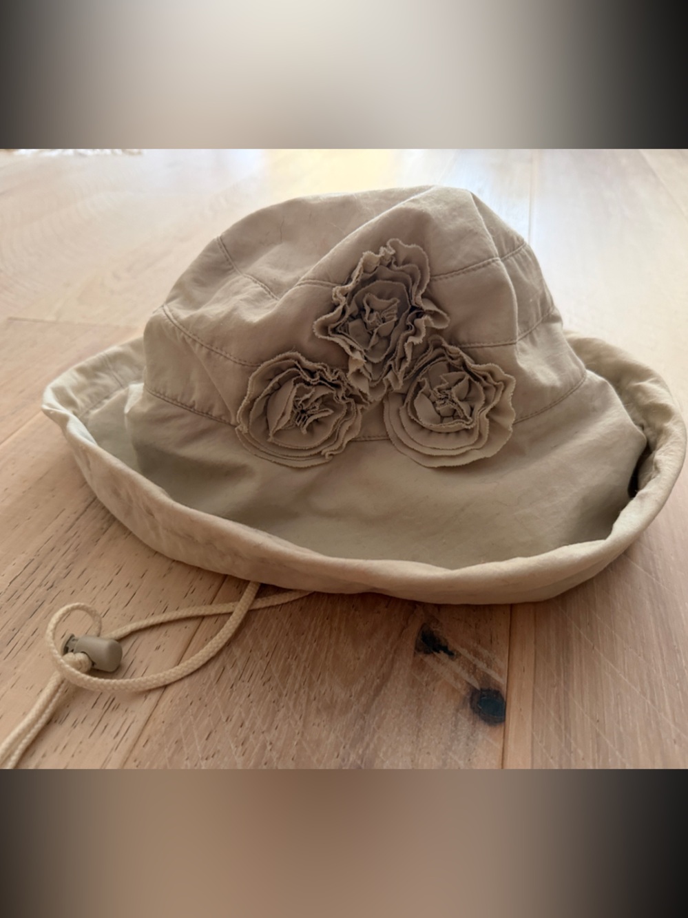 Solumbra Natural Floral bucket hat.